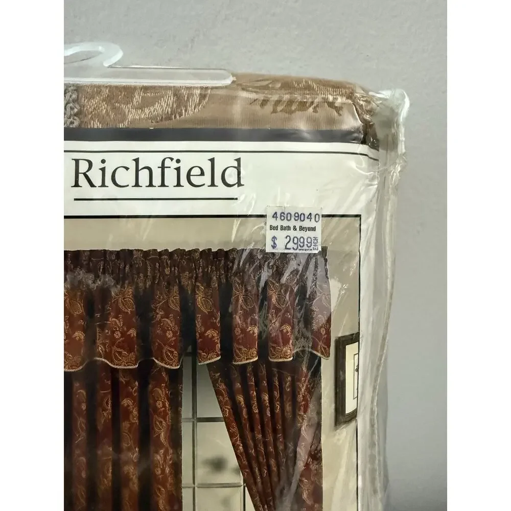 Richfield Scalloped Valance 54” W X 20” L (137 CM X 50 CM) New